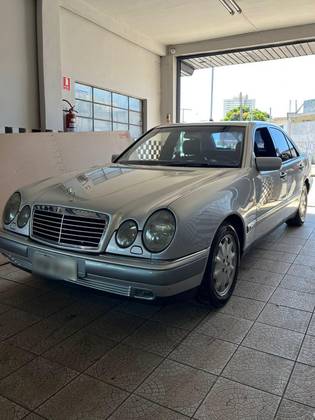 MERCEDES-BENZ E 430 4.3 ELEGANCE V8 GASOLINA 4P AUTOMÁTICO MERCEDES-BENZ E 430 4.3 ELEGANCE V8 GASOLINA 4P AUTOMÁTICO